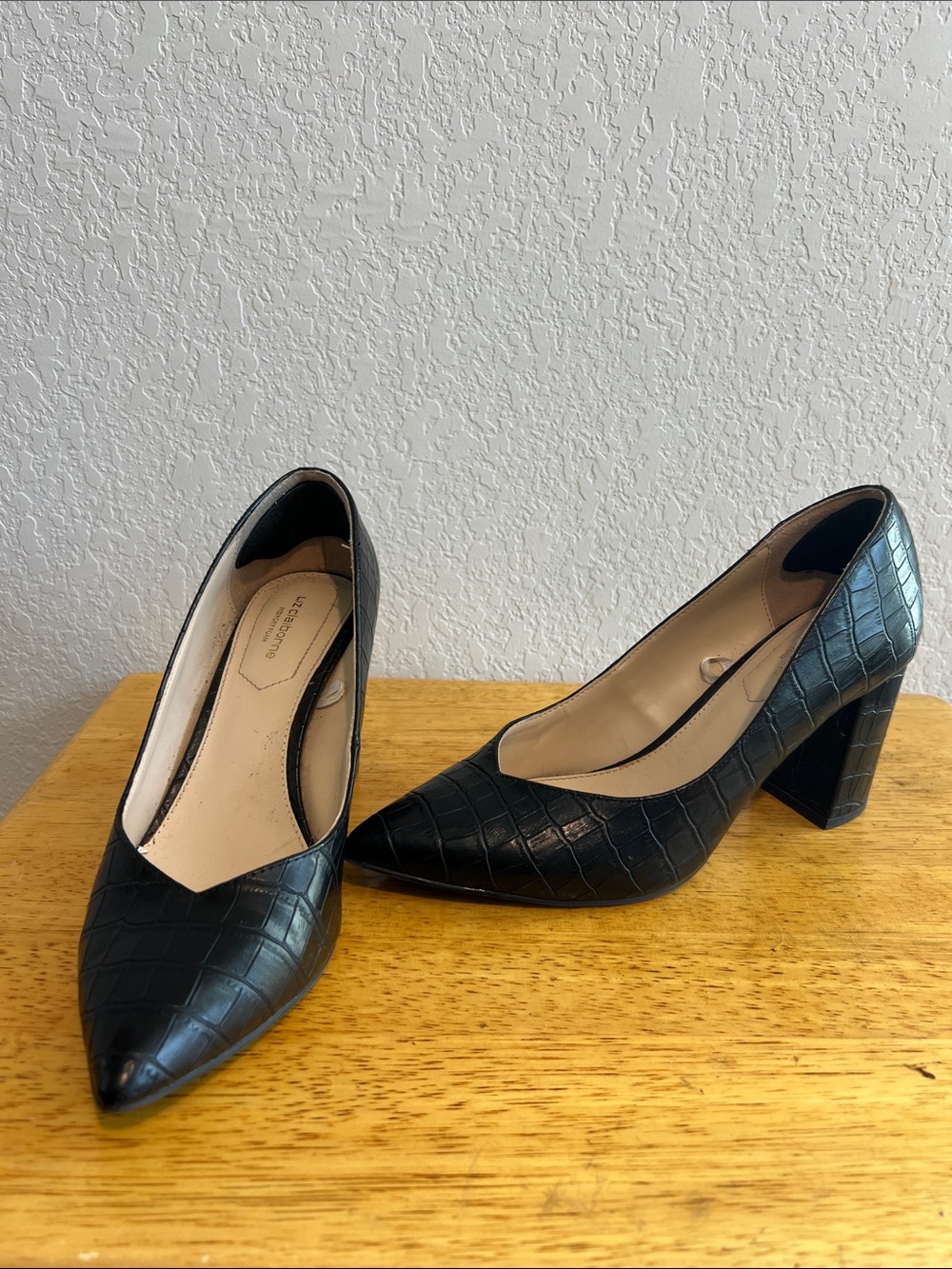Liz Claiborne Black Croc-Embossed Pointed Block Heel Pumps